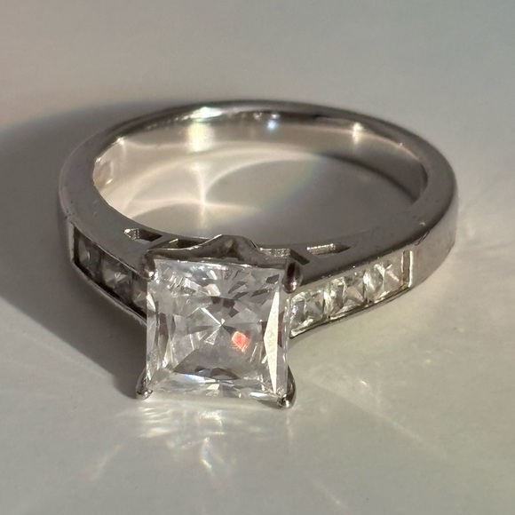 Sterling silver Cubic Zirconia princess cut ring - Picture 7 of 13